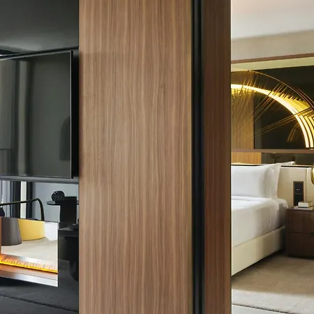 W Hotel 5*