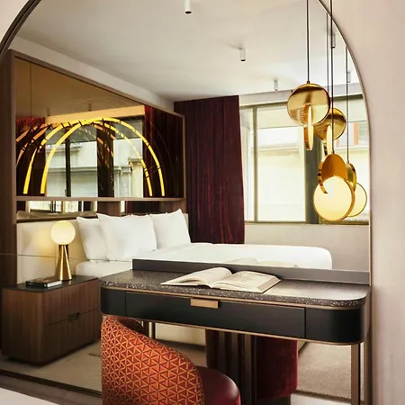 W Hotel 5*
