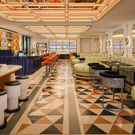 Hotel W