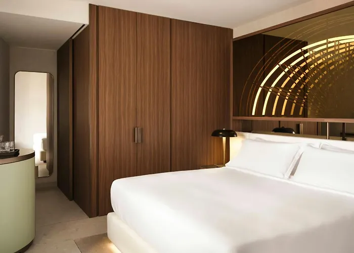 W Hotel 5*